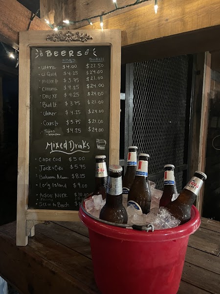 Buckets Barn & Grill photo 4