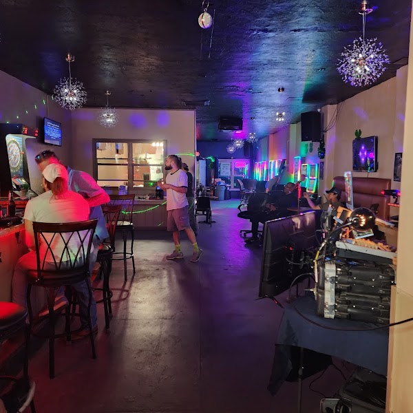 Luckyz Bar & Lounge