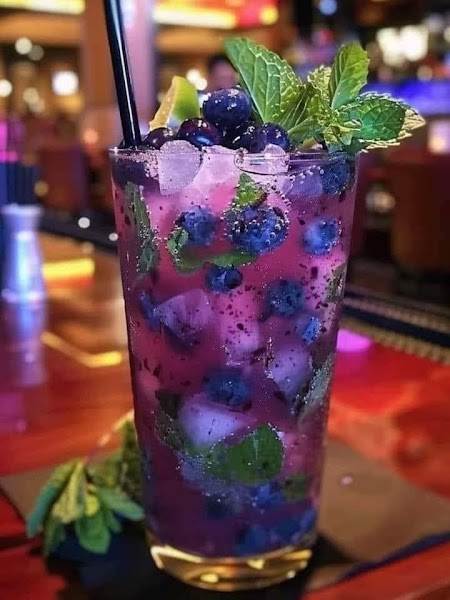 Luckyz Bar & Lounge photo 2