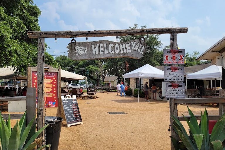 Willie's Joint BAR and GRILL photo 4