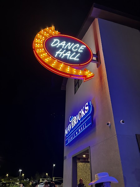Mavericks Dance ★ Hall