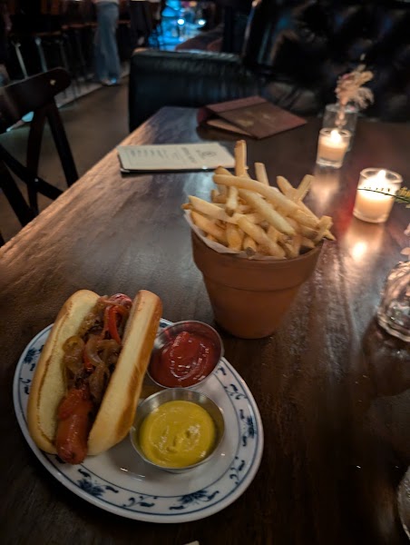 Bee's Knees & Honey Lounge photo 5