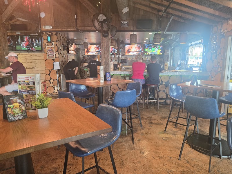 Moonshine Deck Icehouse photo 5