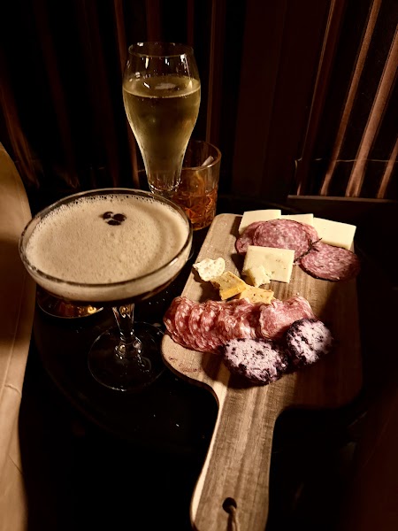 Houdini's Bar & Lounge photo 4
