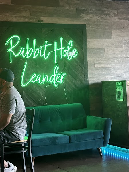 Rabbit Hole Neighborhood Bar Leander photo 3
