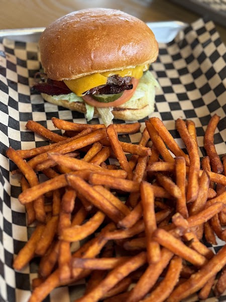 MOOYAH Burgers, Fries & Shakes photo 4