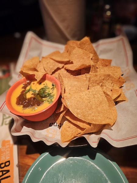 Ojos Locos Sports Cantina (Arlington, TX) photo 3