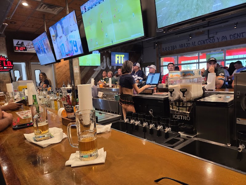 Ojos Locos Sports Cantina (Arlington, TX) photo 4