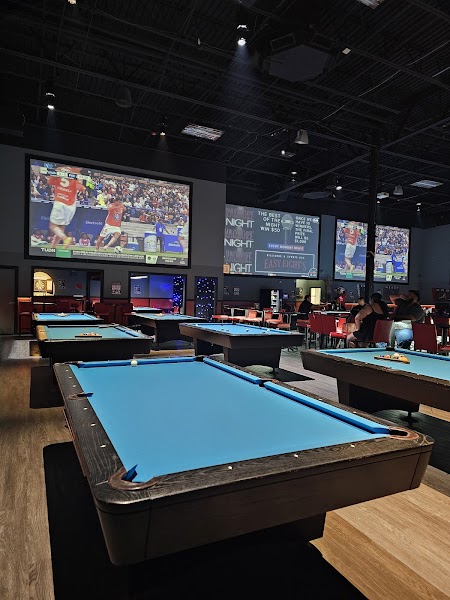 Easy Eight's Sports Bar & Social Club