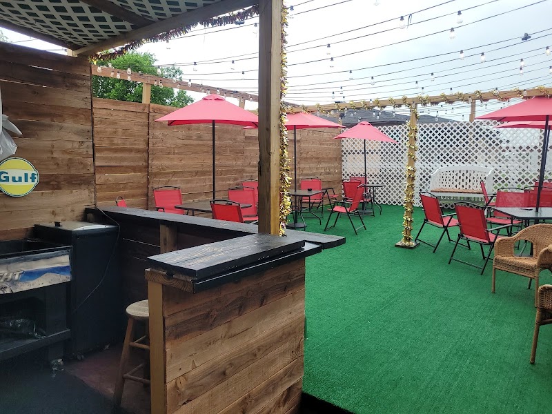 LEOS BAR AND BILLIARDS photo 2
