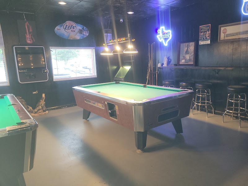 LEOS BAR AND BILLIARDS photo 3