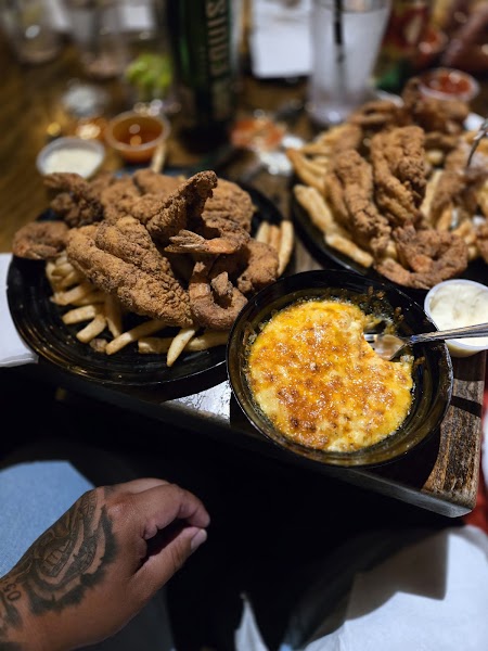 Izkina Restaurant & Lounge