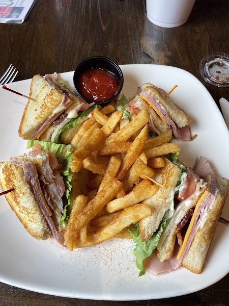 Froggy's Grub & Pub photo 3