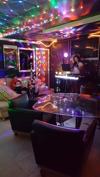 Drag-On Lounge photo 4
