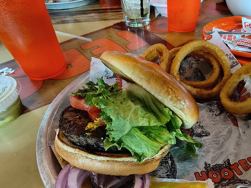Hooters photo 3