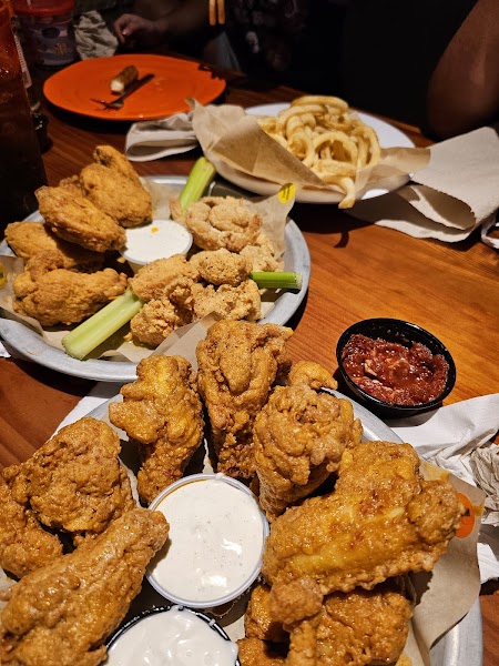 Hooters photo 5