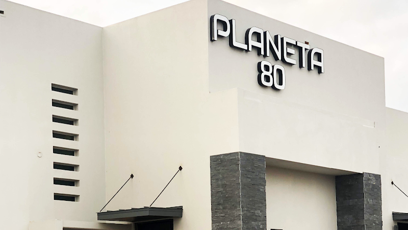 Planeta 80 Bar & Grill photo 2