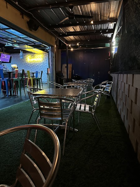 FriendZ Sports Bar & Kitchen photo 3