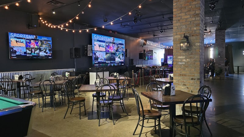Hangout Restaurant & Sports Club photo 3