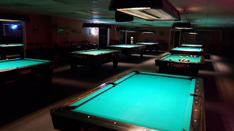 Future Cues - Billiards, Karaoke & Dancing photo 3