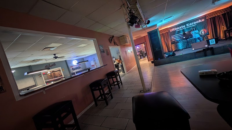 Future Cues - Billiards, Karaoke & Dancing photo 4