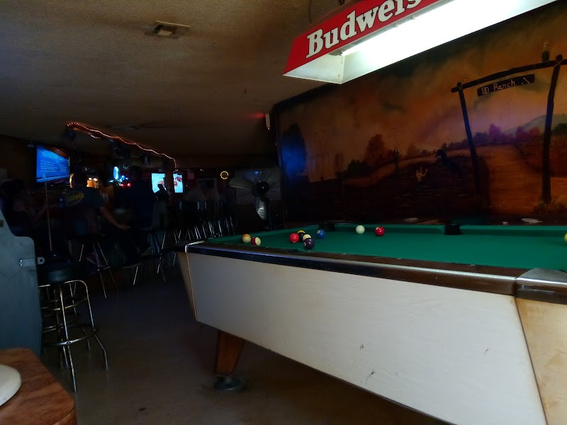 Fifth Wheel Lounge photo 3