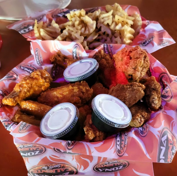 Zona Caliente Sports Bar And Grill photo 5