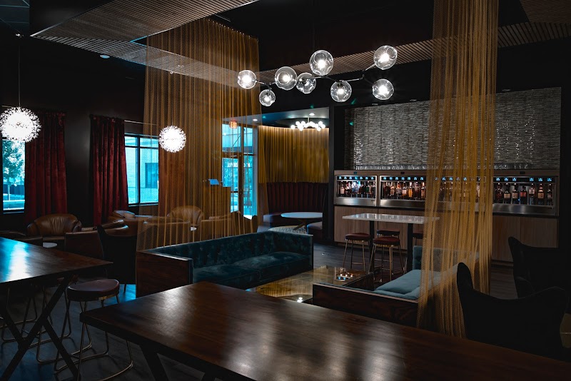 Social Oak - Wine & Whiskey Lounge