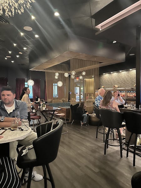 Social Oak - Wine & Whiskey Lounge photo 4