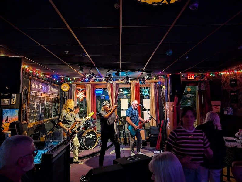 Moondog's Lounge photo 2