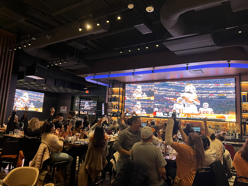 Fanzo Sports Bar photo 3