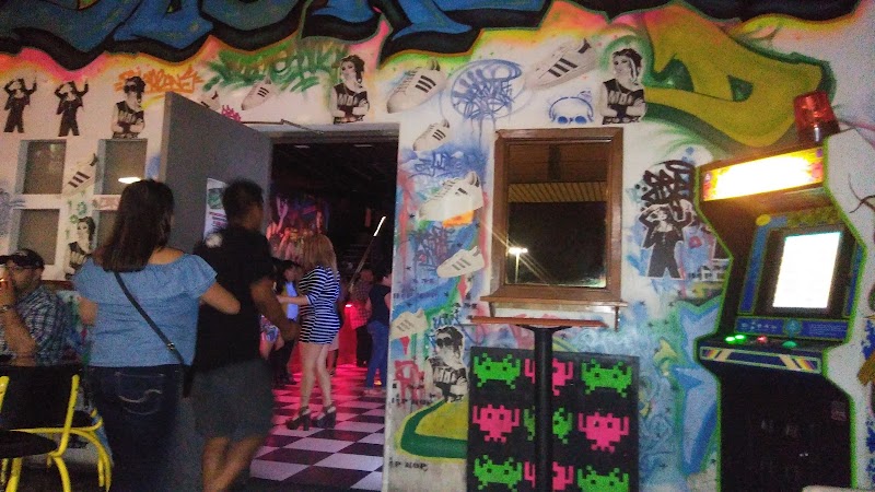 Deloreans 80s Bar photo 2