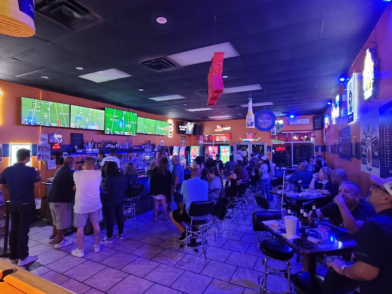 1st and 10 Sports Bar photo 3
