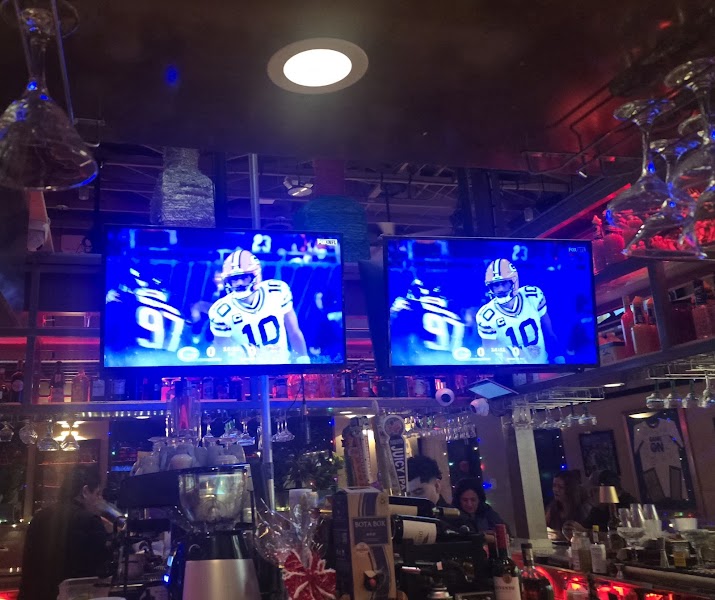 Cosmos Bar & Grill photo 4