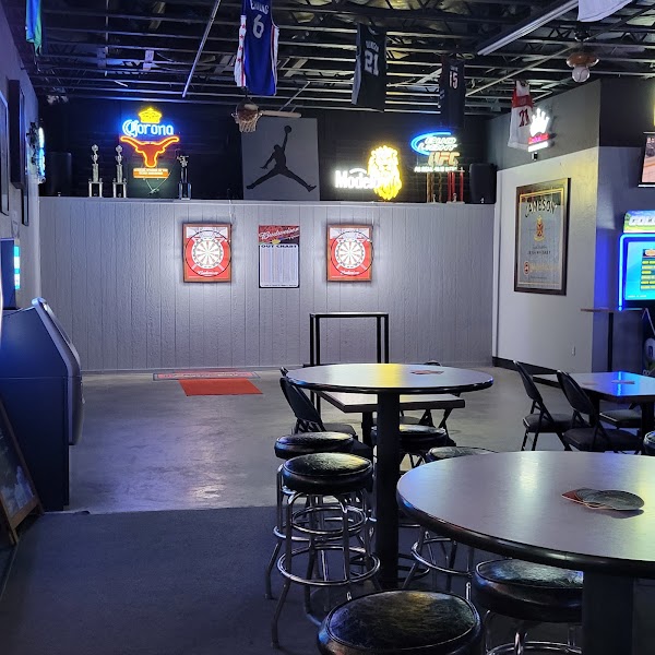 Throwbacks Sports Bar photo 4