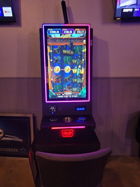 Hoops Sports Bar photo 5