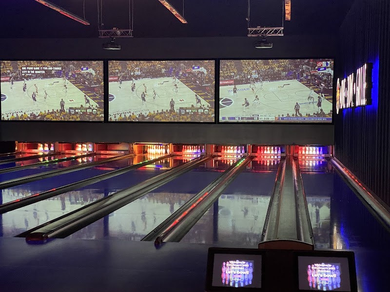 Schulman’s Movie Bowl Grille photo 4