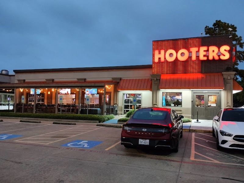 Hooters photo 3