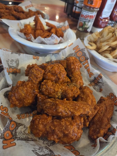 Hooters photo 4