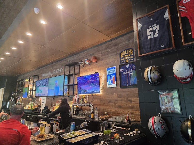 Underdogs Burgers & Brews photo 5