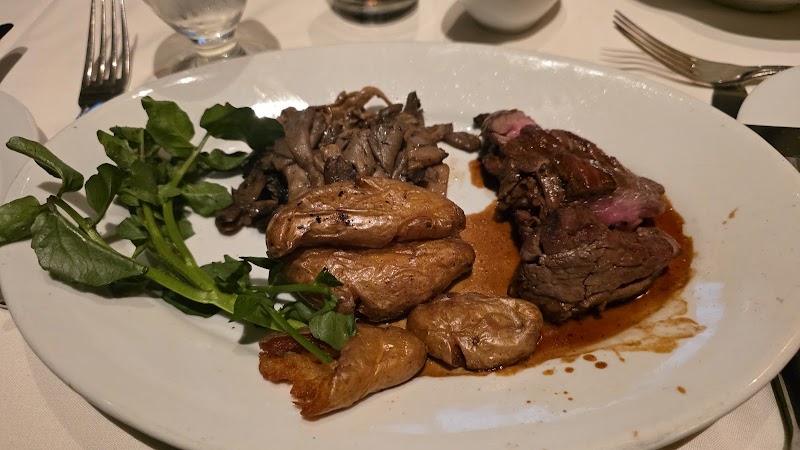 Gallagher’s Steakhouse NYC photo 4