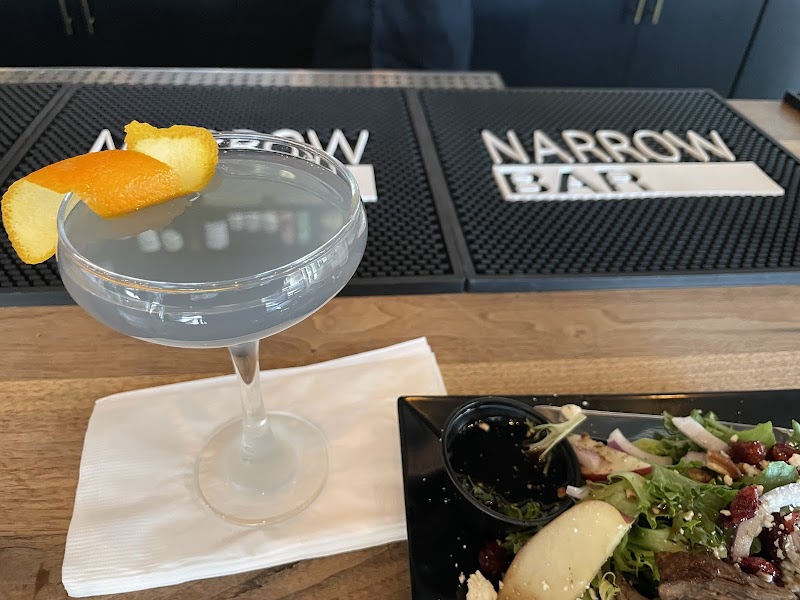 Narrow Bar photo 3