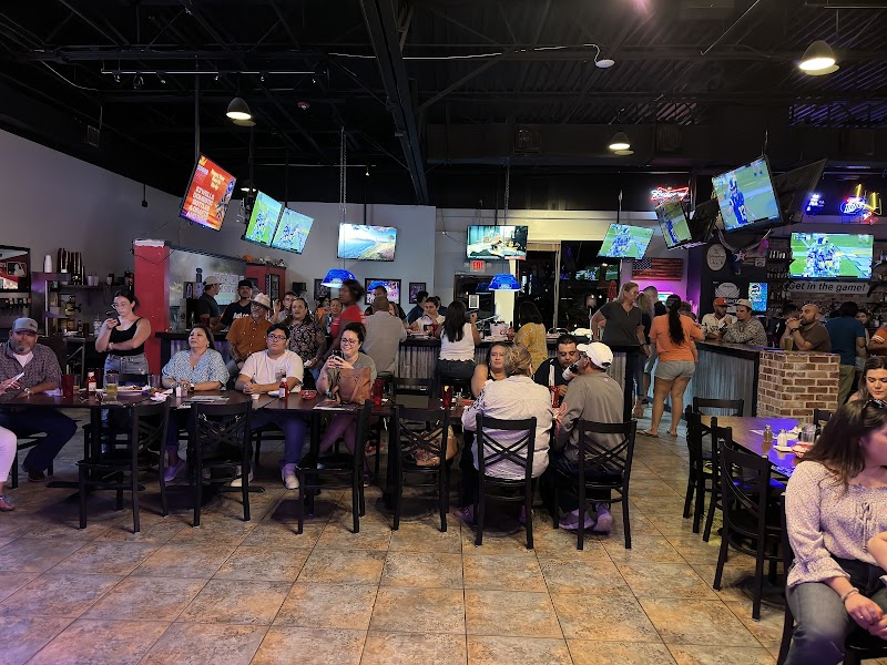 HOMETOWN SPORTS BAR & GRILL photo 3