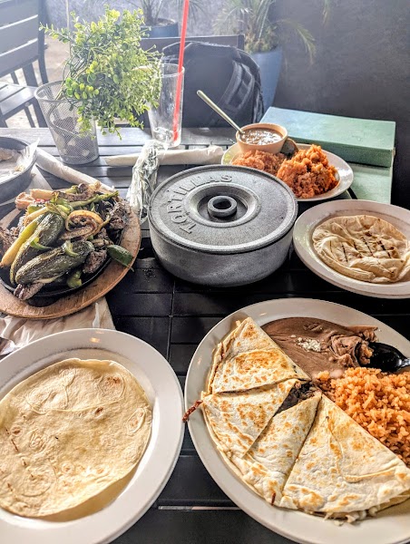Besos Cocina & Cantina photo 3