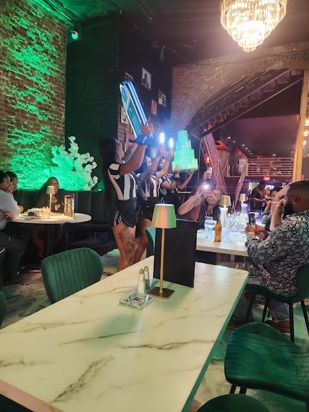 10/10 Bar & Lounge photo 4