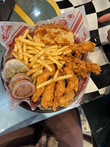 Raising Cane's Chicken Fingers photo 3