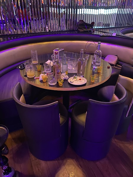 LOPES LOUNGE