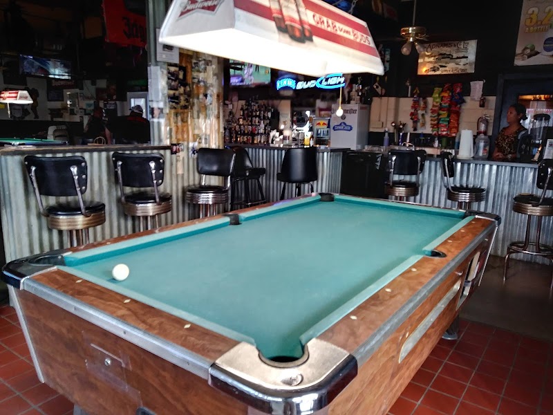 Chuck's Ice House/Volleybar photo 3