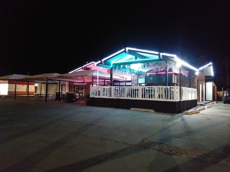 Chuck's Ice House/Volleybar photo 4