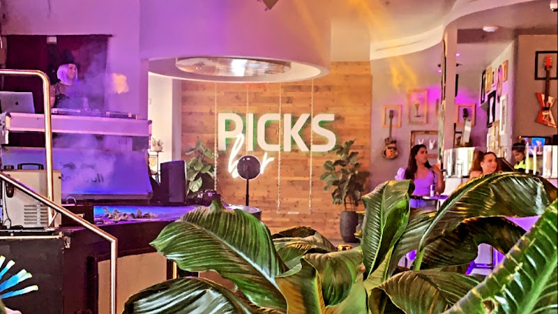 Picks Bar photo 3